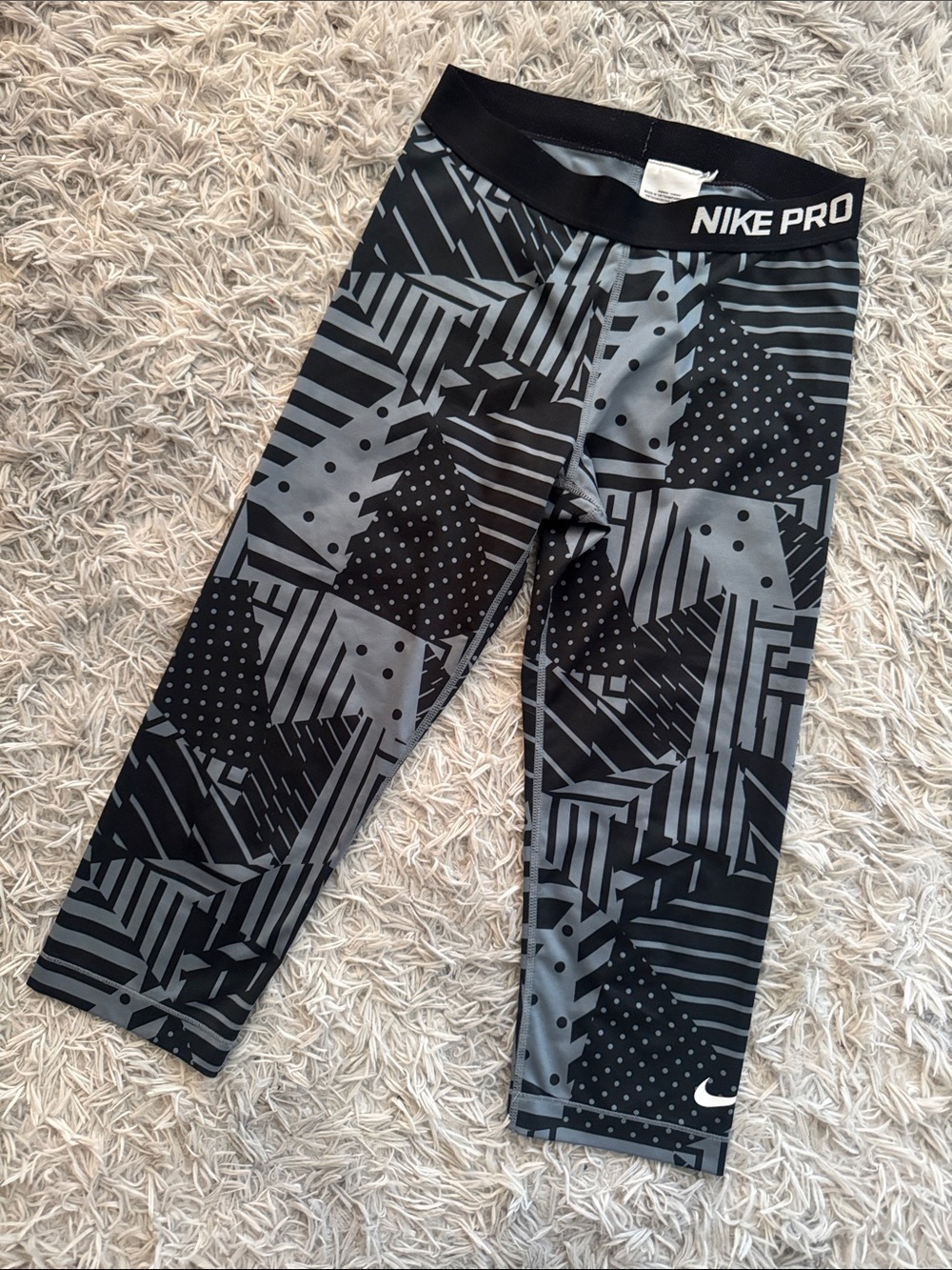 Nike Black & Gray Geometric Print Leggings